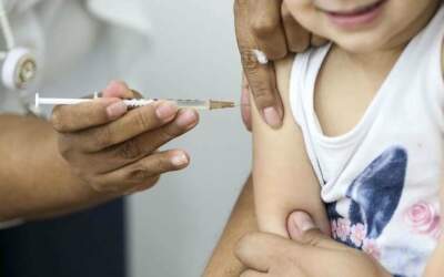 COVID-19: Minas não vai exigir prescrição para vacinar crianças