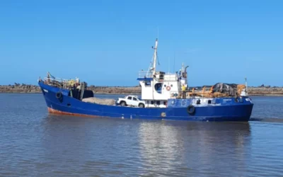 Navio naufraga em Fernando de Noronha; 5 estão desaparecidos