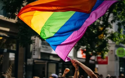 Orgulho LGBTQIA+: comemoração da data repercute na internet